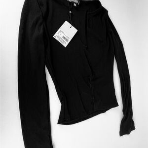 RIB DOUBLE NOTCH LONG SLEEVE
TOP
Black